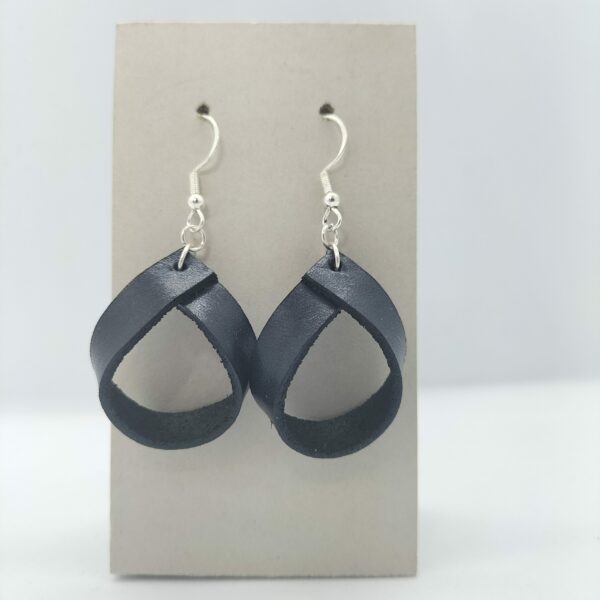 Boucles d'oreilles boucles noir