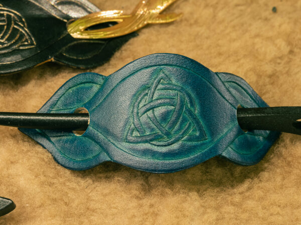 Barrette Petite Triquetra bleue